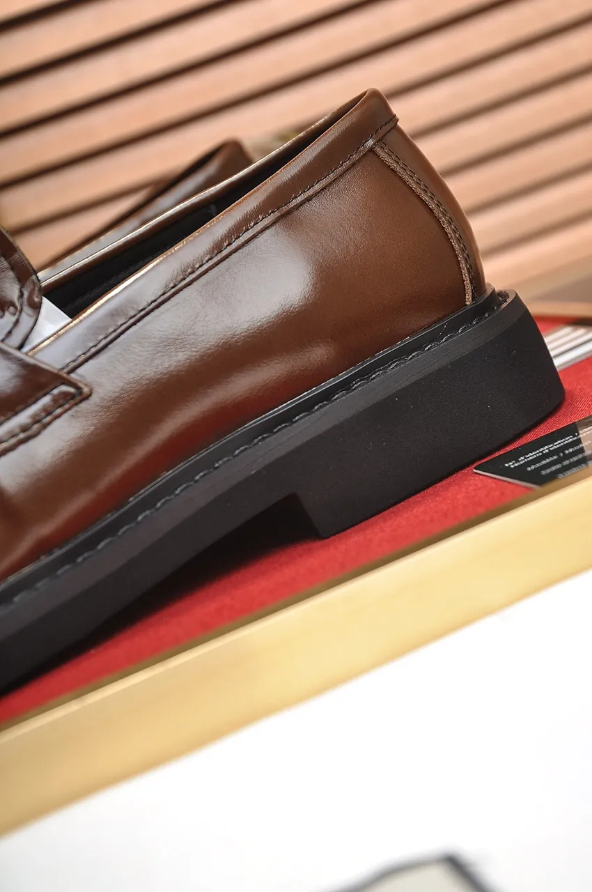 Men's shoes💰540💶Italy's top luxury men's shoe giant (GUCCI) (Gucci) (full cowhide lining) new arrival🍃Original European style🔰 Pleasant to the eye😍In order to make the shoes more durable and non-deformable🌀The production continues to follow traditional methods but there is still no lack of innovation💪Choose original sheepskin for the leather♻️ Smooth and natural And extra bright ⭐Made of imported cowhide, the first choice of rich people 38-45 (45 customized)